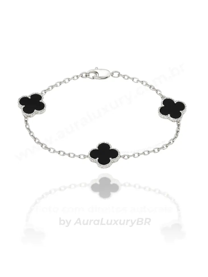 Pulseira em prata 925 com detalhes em preto e acabamento premium, ideal para joias elegantes e sofisticadas.